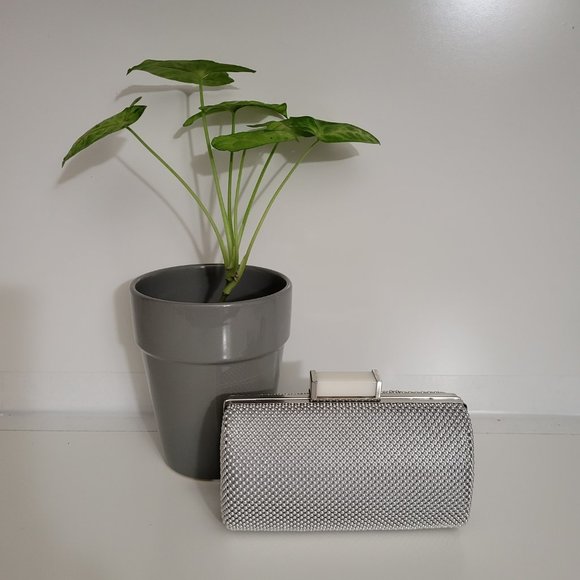 SILVER MESH CLUTCH - Picture 3 of 3